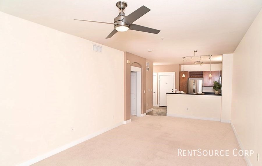 RentSourceSCV's tweet photo. #rentsourcecorp has listed a new property!!

Santa Clarita Rental Located in The Madison at Town Center in popular building 7 on the top floor and a corner unit!

1Bed
1Bath
24505 Town Center Dr. #7415 #Valencia #CA 91355

https://t.co/GQWeRAR9x5 or Visit https://t.co/7osgxaGMOh https://t.co/U05KMrvjmV