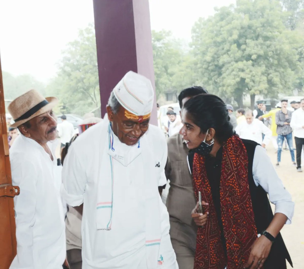 rai_tomar's tweet photo. पूर्व मुख्यमंत्री,वर्तमान राज्यसभा सांसद,माननीय राजा साहब #श्री_दिग्विजय_सिंह जी(दाता होकम) को जन्मदिन(28 फर.) की कोटि-कोटि बधाई,शुभकामनाएं।आपका मार्गदर्शन मिलता रहे।
आप हमेशा स्वस्थ रहें,मां नर्मदा से यही प्रार्थना।
#नर्मदे_हर 
@digvijaya_28 @JVSinghINC 
@DigvijayDst #नेमावर https://t.co/XOxRmXr5PX