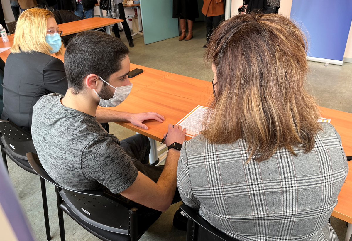 SLeguidcoq's tweet photo. #TousMobilisés avec le @poleemploi_HDF de @NogentsurOise pour le lancement du #CEJ 📝1ers contrats signés en présence de mesdames les sous-Prefet @ClaudeDulamon et @melissa_ramos11 et de la @JeunesMLVO.
🎯un parcours personnalisé pour un objectif ➡️Trouver 1 job #1jeune1solution https://t.co/s8etm5YOa5