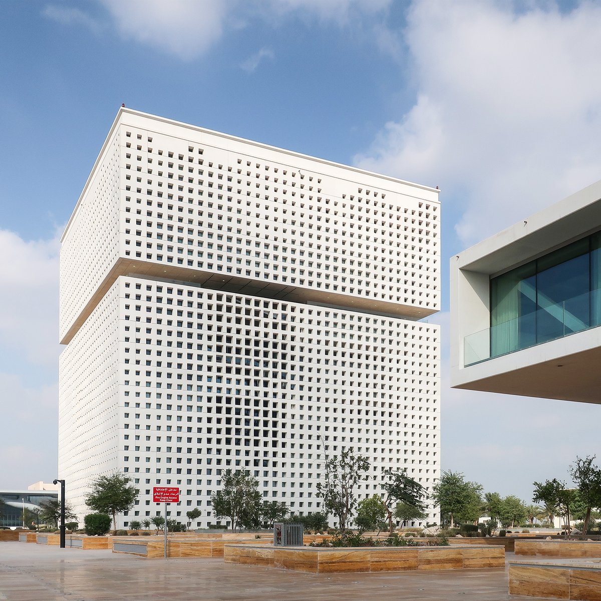 WikiArq's tweet photo. Qatar foundation headquarters by OMA
#architecture #architecturephotography #lovearchitecture #qatar #qatarfoundation #headquarters #foundation #facade #facadelovers #facadeporn #emirates #koolhaas #remkoolhaas #square #bluesky #squares https://t.co/hjivuSaAPE
