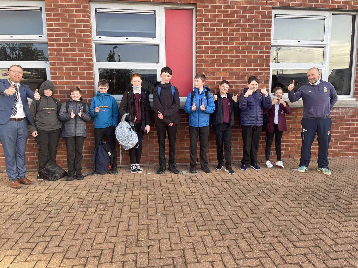 AlloaAcademy's tweet photo. Off swimming 🏊‍♂️ 

Thumbs up pose 👍🏻 
Gangsta granny pose 👊🏼
Sensible pose 🤵🏽‍♀️

Well done @AlloaAcadPE 
Mr Jewell’s ambition ❤️ https://t.co/H7OMYNImsG