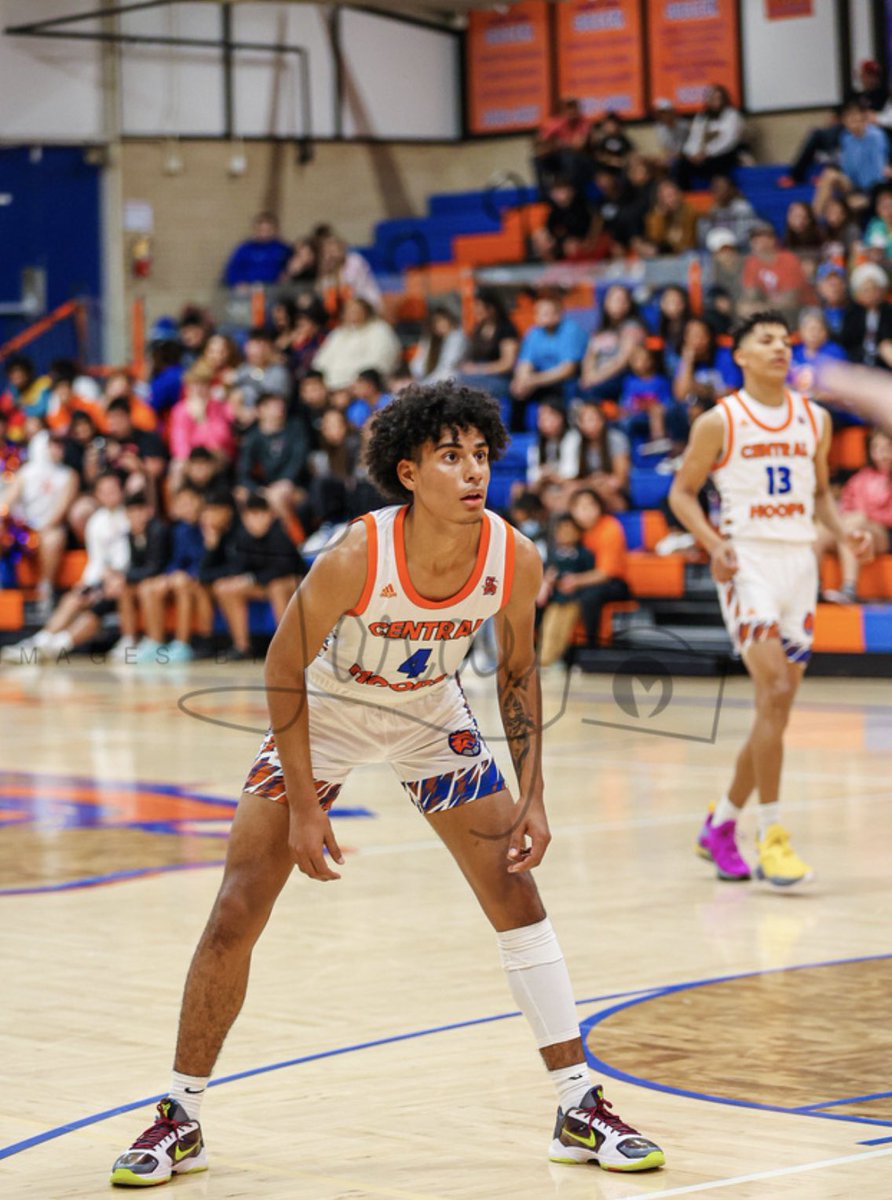 1of1mn's tweet photo. Branden Campbell (2022)
Height: 6’4 
HS: San Angelo Central 
Grassroots: @GPShoops806 
Position: Shooting Guard 
Calling Card: Crafty Finisher 
Current Offers: Barclay College https://t.co/OdWJtUucPJ