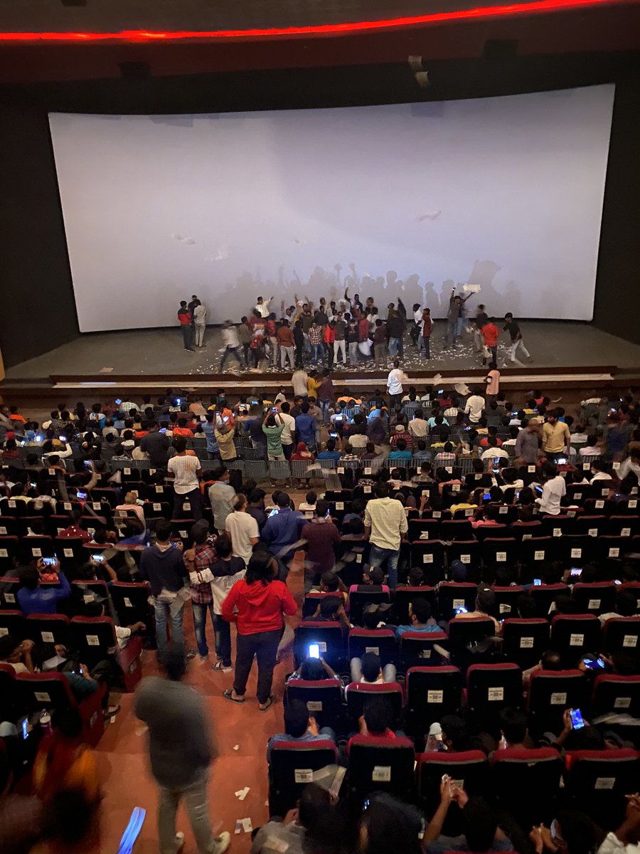 basically_clasy's tweet photo. Inside theater 
#Shivaratriwithsrimanthudu
@urstrulyMahesh https://t.co/u53ShzuBH0