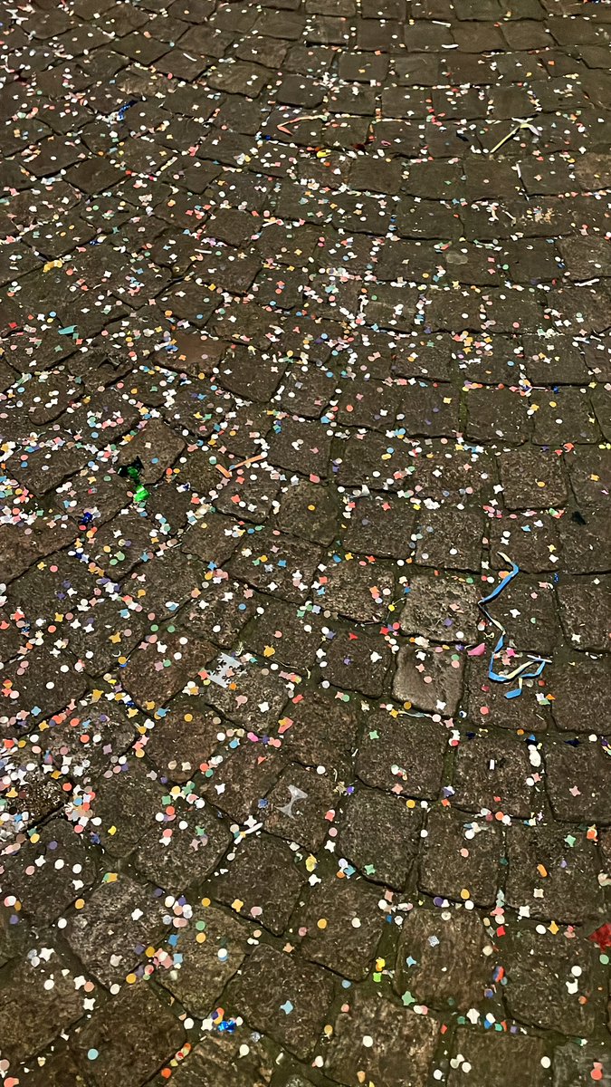 Oké dan. 23:11,  Alde Mert: Pleejzitting.