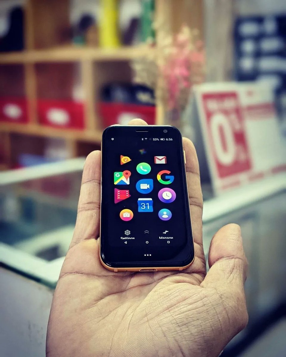 The world in your Palm. 
#palmphone #lifemode