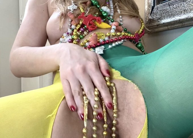 Happy Mardi Gras!! Join my onlyfans for FREE to gain access to my special naughty bead video! https://t<a href="/tag/mvsales"class="tags"><span>#mvsales</span></a>