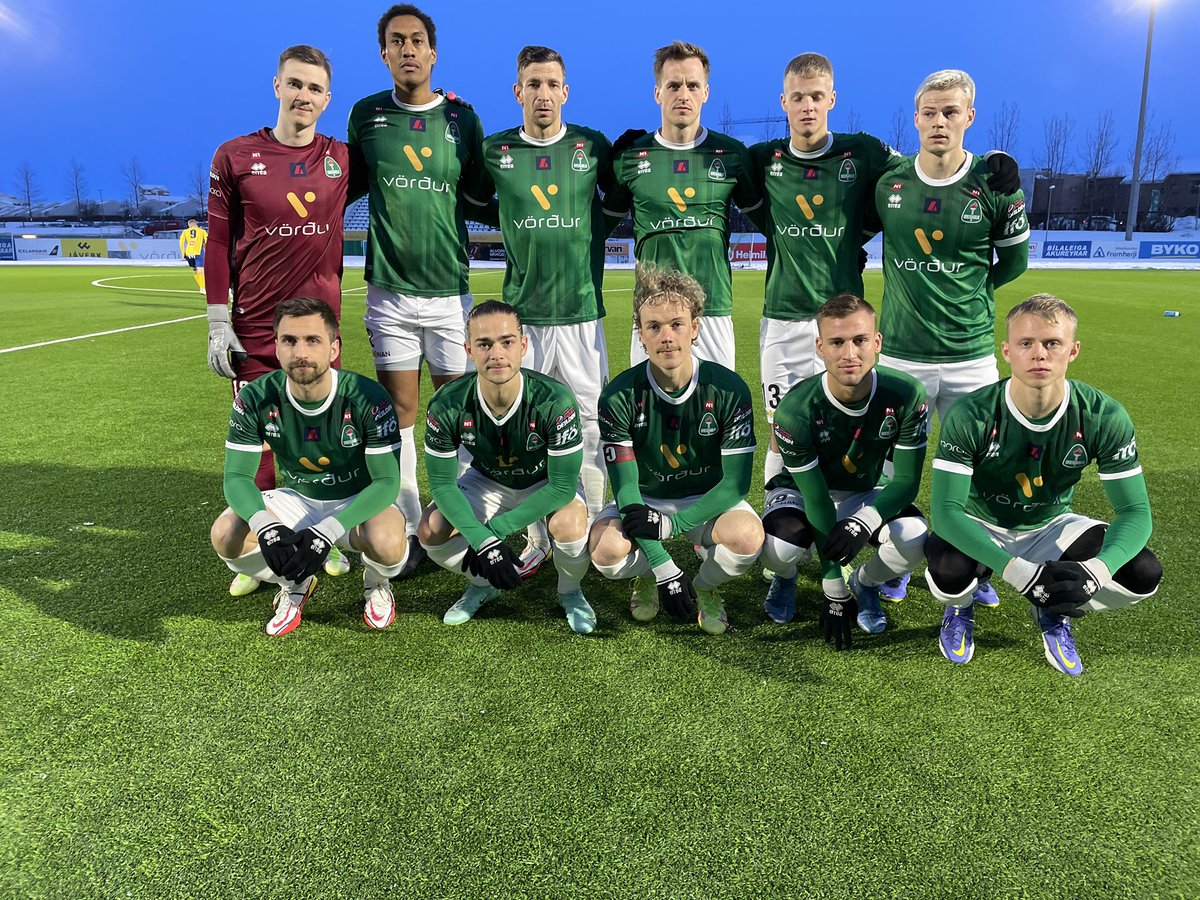 Leikur hafinn á Kópavigsvelli.