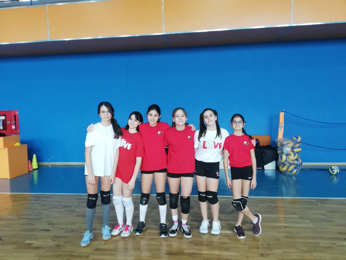 EgeAsist's tweet photo. Voleybol antrenmanımızdan güzel ve eğlenceli kareler ☺️❤️🏐

#EgeAsist #gelecegeasist #voleybol #antrenman #takım https://t.co/3KD4C5a6T7