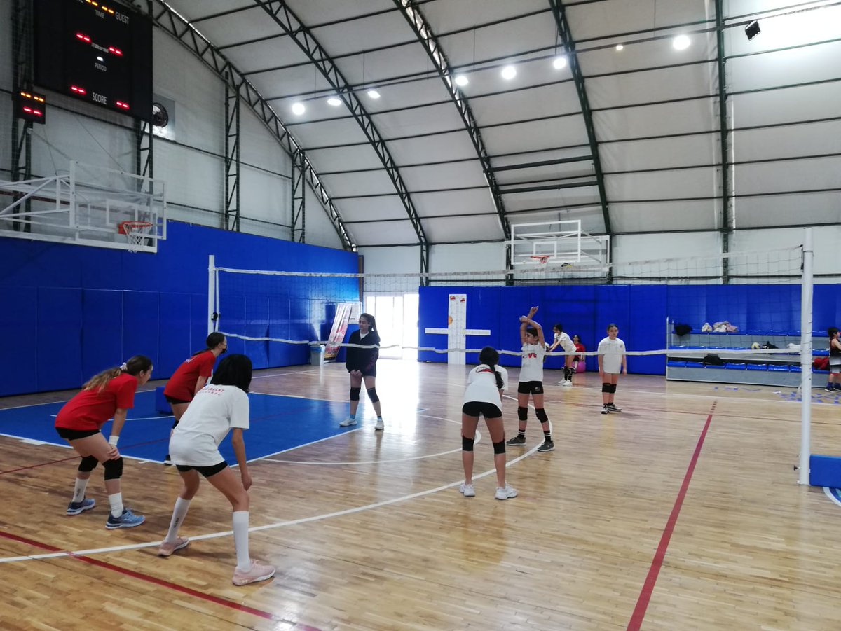 EgeAsist's tweet photo. Voleybol antrenmanımızdan güzel ve eğlenceli kareler ☺️❤️🏐

#EgeAsist #gelecegeasist #voleybol #antrenman #takım https://t.co/3KD4C5a6T7