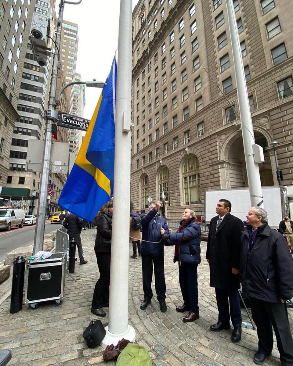 TC_NewYorkBK's tweet photo. CG Reyhan Özgür, w/t Amb Sven Alkalaj, PermRep of B-H to the UN &amp; Amb Lachezara Stoeva, PermRep of Bulgaria to UN, attended flag raising ceremony for 30th Anniversary of Bosnia&amp;Herzegovina Independence. 

We thank B-H Islamic Center of New York for this event. 🇹🇷🇧🇦 https://t.co/GHsvuyQHpp