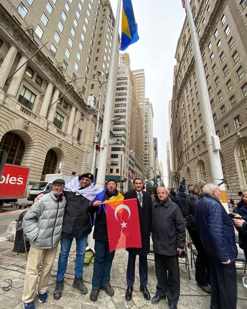 TC_NewYorkBK's tweet photo. CG Reyhan Özgür, w/t Amb Sven Alkalaj, PermRep of B-H to the UN &amp; Amb Lachezara Stoeva, PermRep of Bulgaria to UN, attended flag raising ceremony for 30th Anniversary of Bosnia&amp;Herzegovina Independence. 

We thank B-H Islamic Center of New York for this event. 🇹🇷🇧🇦 https://t.co/GHsvuyQHpp