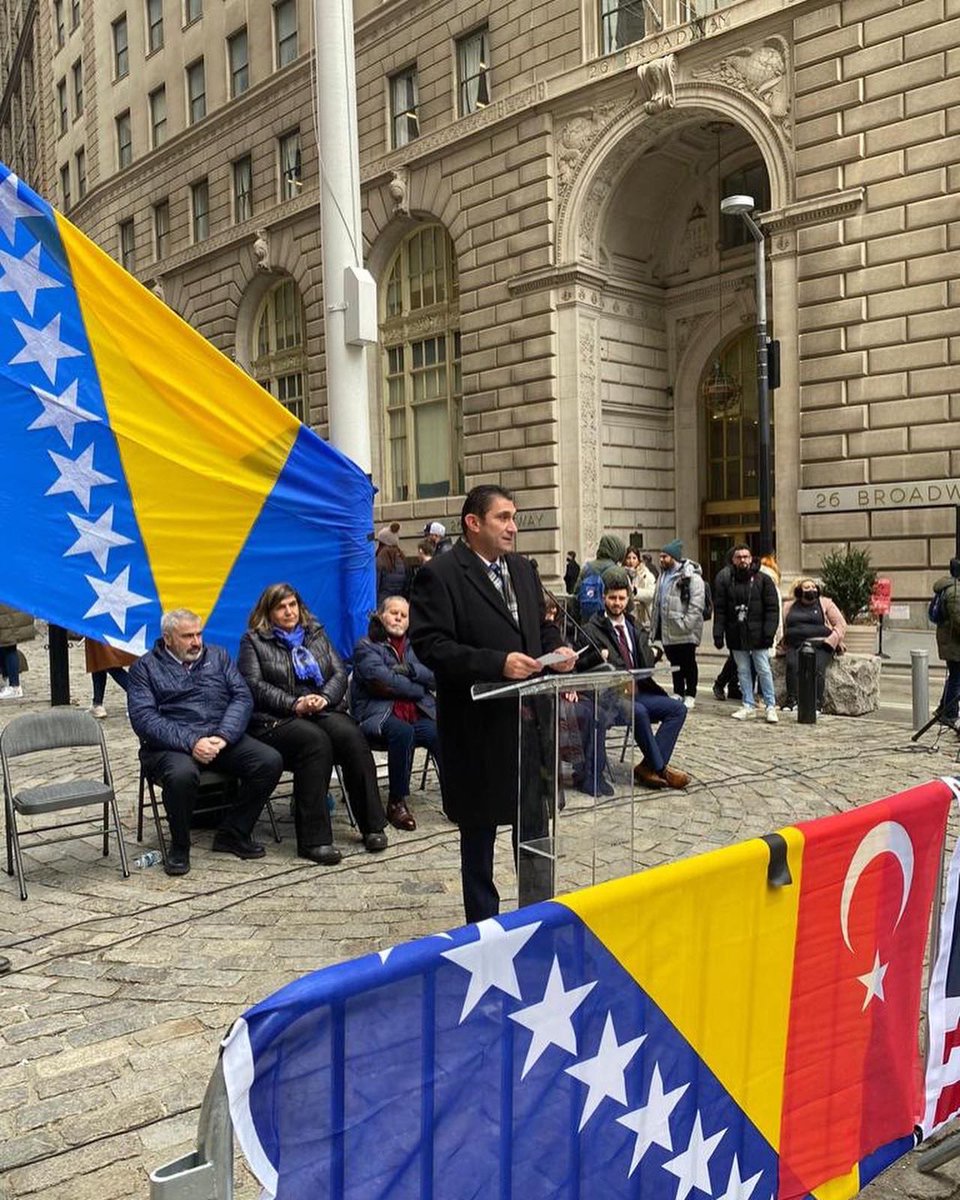 TC_NewYorkBK's tweet photo. CG Reyhan Özgür, w/t Amb Sven Alkalaj, PermRep of B-H to the UN &amp; Amb Lachezara Stoeva, PermRep of Bulgaria to UN, attended flag raising ceremony for 30th Anniversary of Bosnia&amp;Herzegovina Independence. 

We thank B-H Islamic Center of New York for this event. 🇹🇷🇧🇦 https://t.co/GHsvuyQHpp