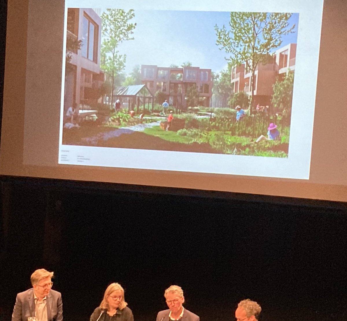 RoelkeHNienhuis's tweet photo. Vanmiddag de presentatie van de tussenstand van #BouwAnders @PlatformGRAS @gem_groningen in het Grand Theater. Veel belangstelling en interessante voorbeelden. #ontmoeten #groeneopenbareruimte #autoluw #socialewoningbouw #natuurinclusiefbouwen #klimaatadaptatie https://t.co/ssEaCLRlWY