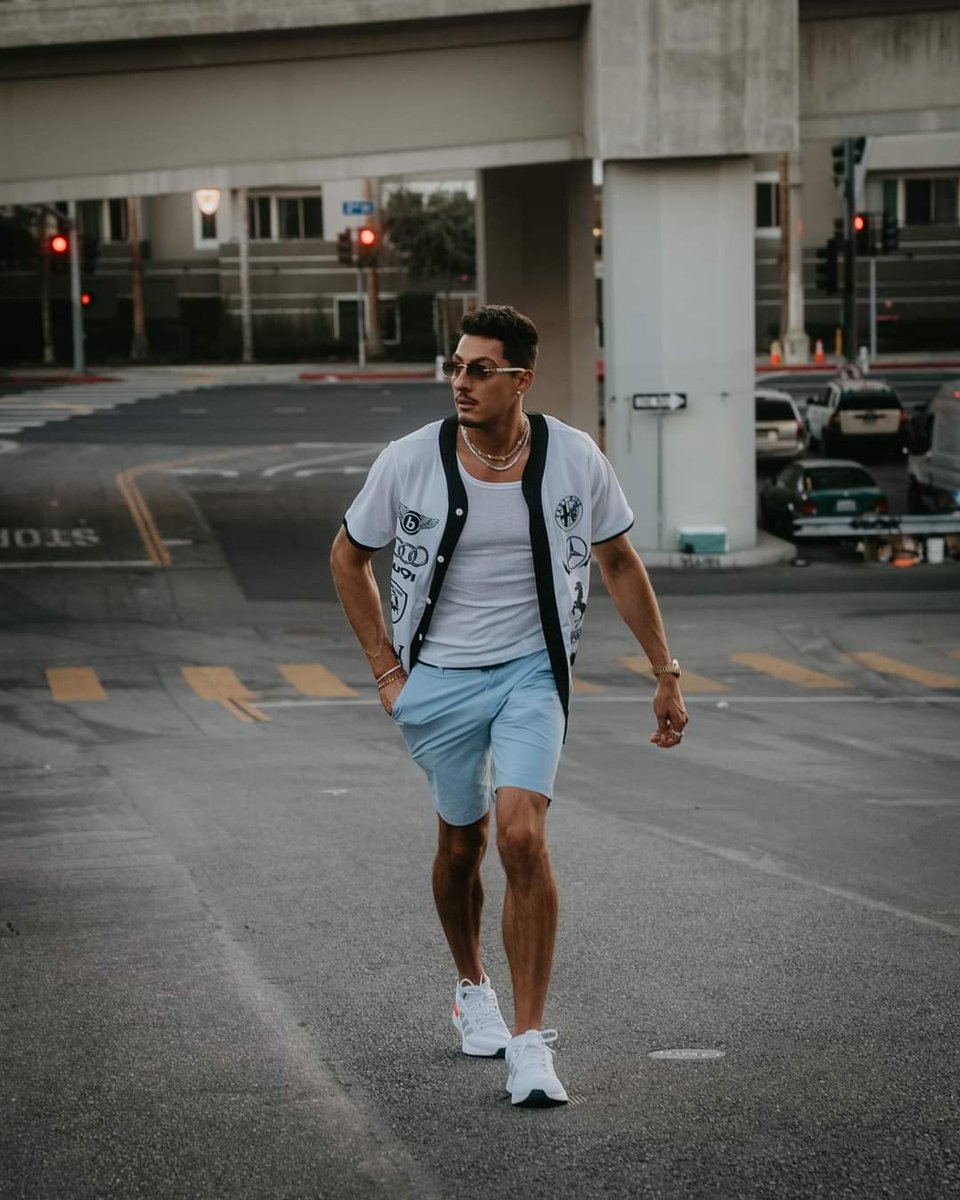 DCmuziq's tweet photo. I swear @adidasoriginals @adidas makes the most comfortable sneakers #foamcloud ☁️👟 https://t.co/XqvqfaojKf