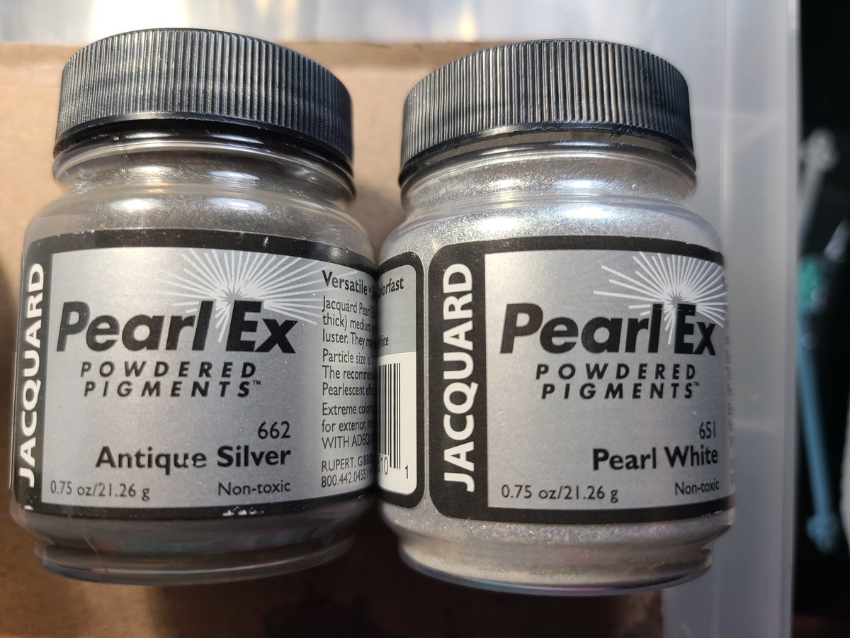 FictionalEnigma's tweet photo. Used two different pearlescent powder pigments to accomplish this nice light silver. I quite like it but worry it's a but too light for what I want to use it for. #jacquard #pearlex https://t.co/2BMF27U76j