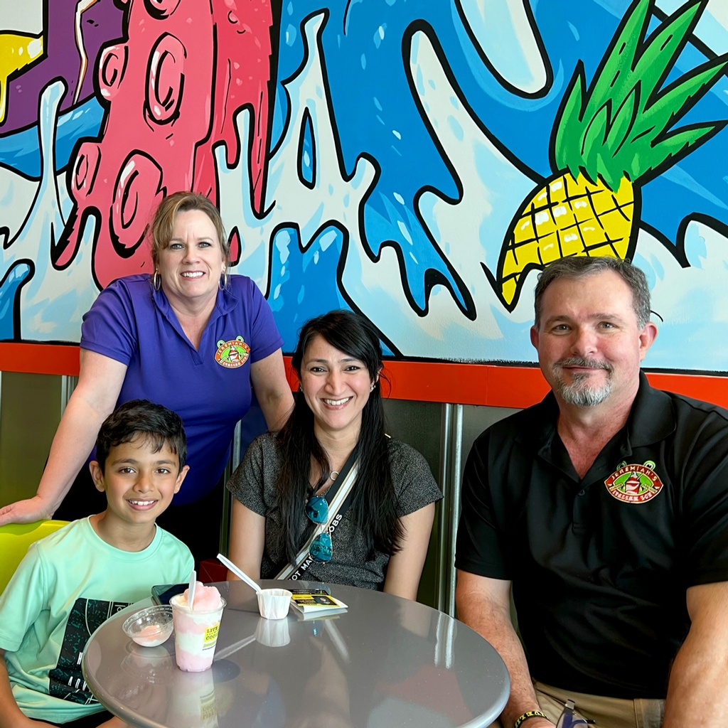 jeremiahsice's tweet photo. And our newest cool community is… Drumroll pleeeeease… 🥁🥁🥁

🎉 WESTCHASE, FL! 🥳 Their vibrant store features a drive-thru, just in case you need to get your treats on the go. 

#NowOpen #LiveLifeToTheCoolest #CoolCommunity #FamilyFun #Franchise https://t.co/jKpFY6rW7X