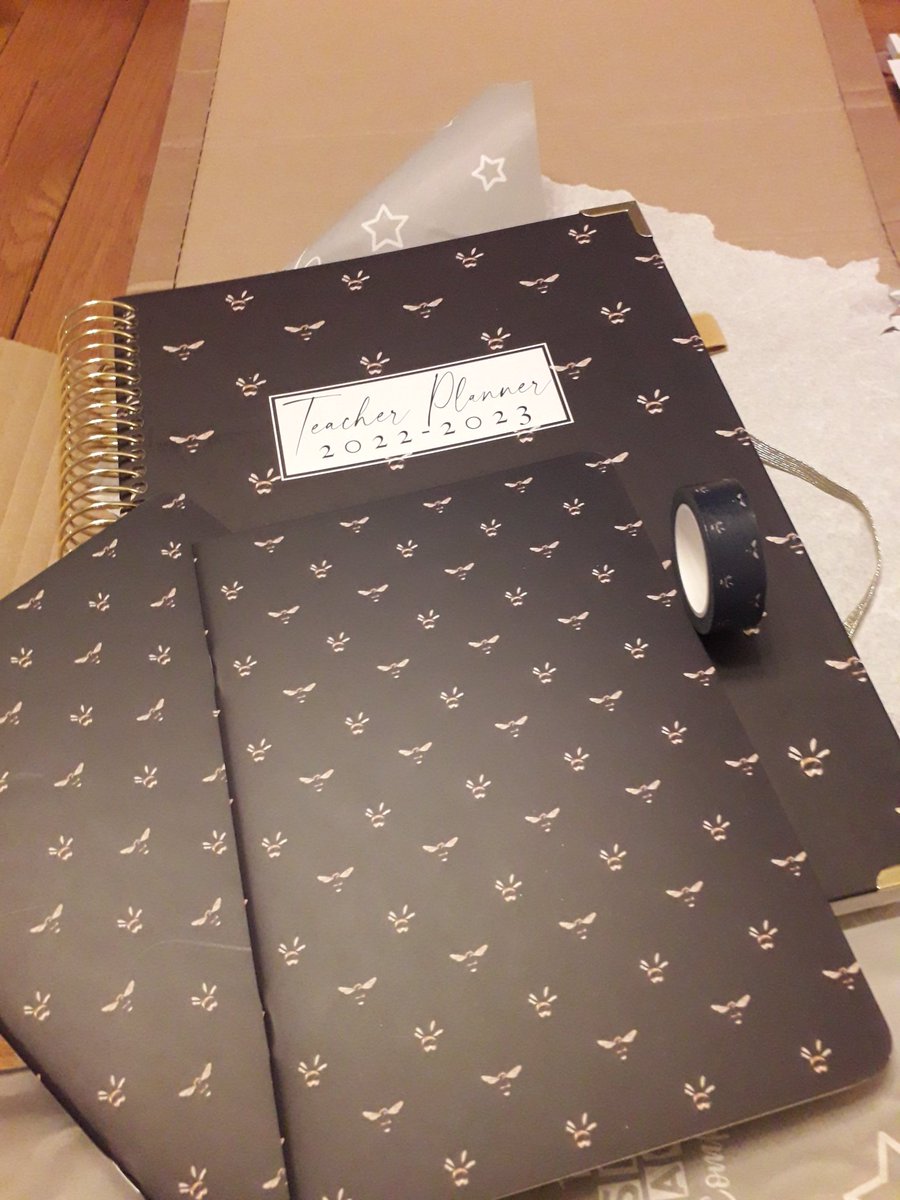 MrsFraserSAB's tweet image. So excited to receive next year&apos;s planner. Its gorgeous! 🥰 #TPTC #MYTPTCWEEK