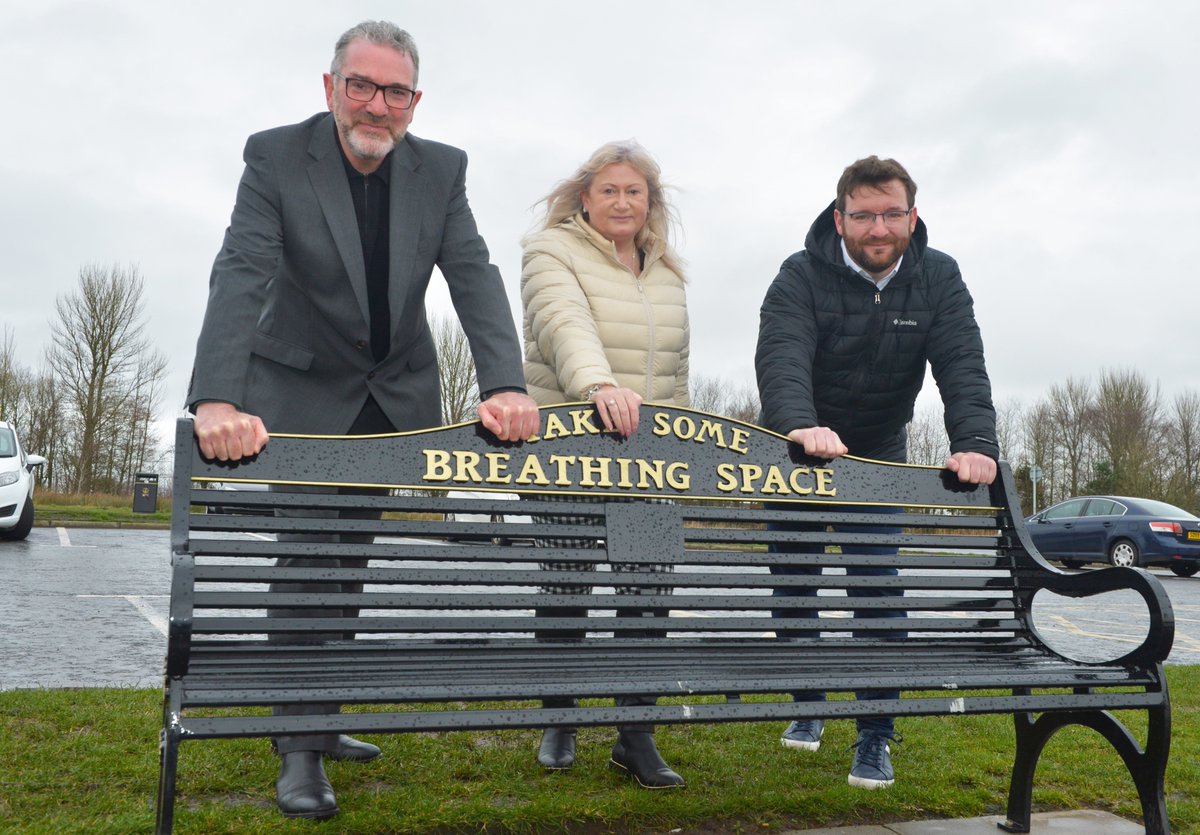 Specially-made benches have been placed in country parks in North Lanarkshire to encourage people to take some ‘Breathing Space’ and promote mental health wellbeing. ow.ly/Q0YR50I6QXu