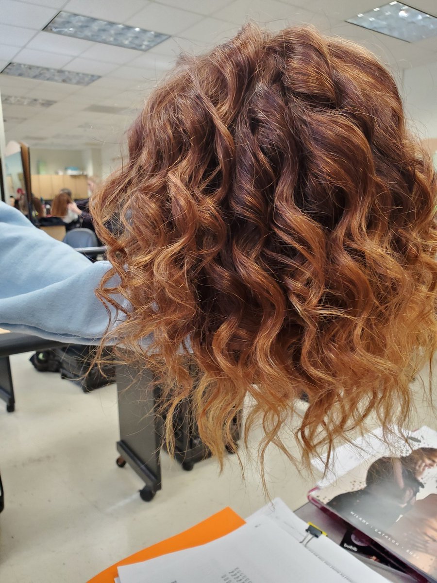 Shearious1's tweet photo. Powhatan High school cosmetology one of the finished looks good job cos1 https://t.co/cR7MotMQnq