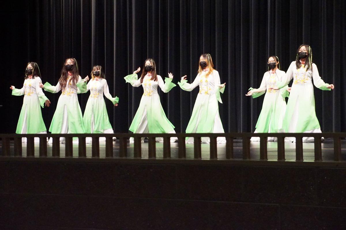 ASAA_org's tweet photo. Highlights from the 2022 ASAA/First National Bank Alaska World Language Declamation Award Ceremony &amp; Cultural Performance. Chinese Dancers from Bartlett High School. @FNBAlaska https://t.co/MSQTyoBfRm