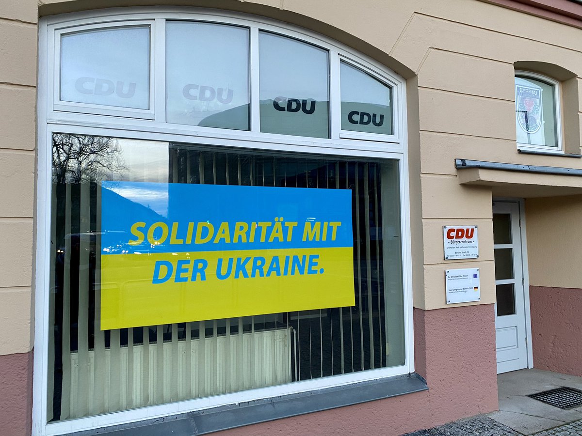 Wir beziehen Position gegen den russischen Angriffskrieg.
@MariupolNatalia <a href="/BernauLIVE/">Bernau bei Berlin</a> <a href="/moz_ttrebs/">Tilman Trebs</a> <a href="/mozde/">MOZde</a> <a href="/DanielSauer73/">Daniel Sauer</a> <a href="/SRebbin/">Sascha Rebbin</a> @FranziskaLange_ <a href="/DanielSchirrer/">Daniel Schirrer</a> <a href="/CDU_Wandlitz/">CDU Wandlitz</a> <a href="/siebertz3/">Klaus Siebertz</a> <a href="/CDU_Brandenburg/">CDU Brandenburg</a> <a href="/NaStruefing/">Nando Strüfing</a> <a href="/JanRedmannWk/">Jan Redmann</a> 
#SupportUkraine #StandWithUkraine