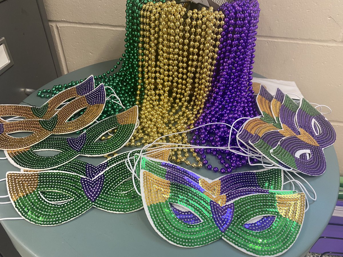 J_Wyttenbach's tweet photo. Celebrating Mardi Gras because we have pen pals in LA #KingCake #beadtree @LukeLutterman #WeAreTriton https://t.co/C23GNdkpWA