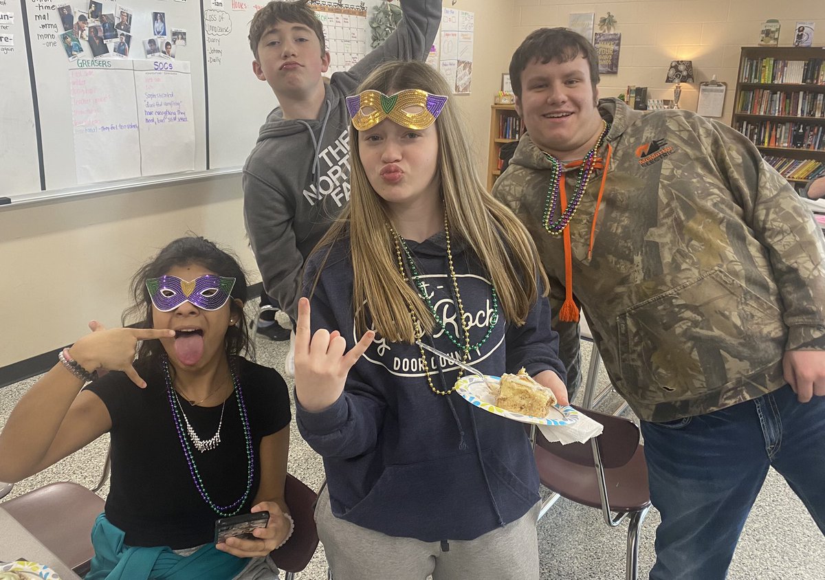 J_Wyttenbach's tweet photo. Celebrating Mardi Gras because we have pen pals in LA #KingCake #beadtree @LukeLutterman #WeAreTriton https://t.co/C23GNdkpWA