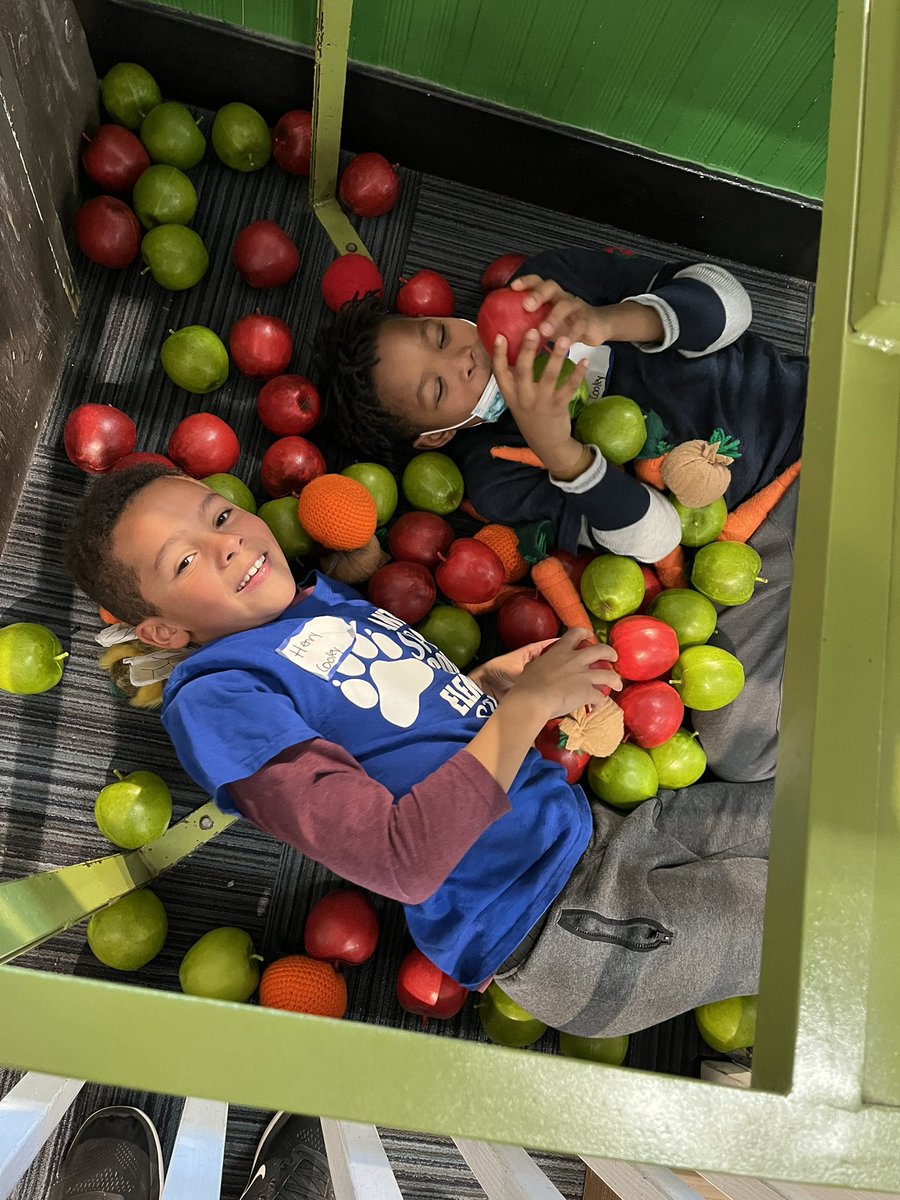 MrsPLafollette's tweet photo. A great field trip to The Discovery Museum! We learned so much about the world around us!! Thank you to all the parents who were able to come help! @CCPS_VA @Mrsyrivera @MTinsman_edu https://t.co/4mINAi6riX