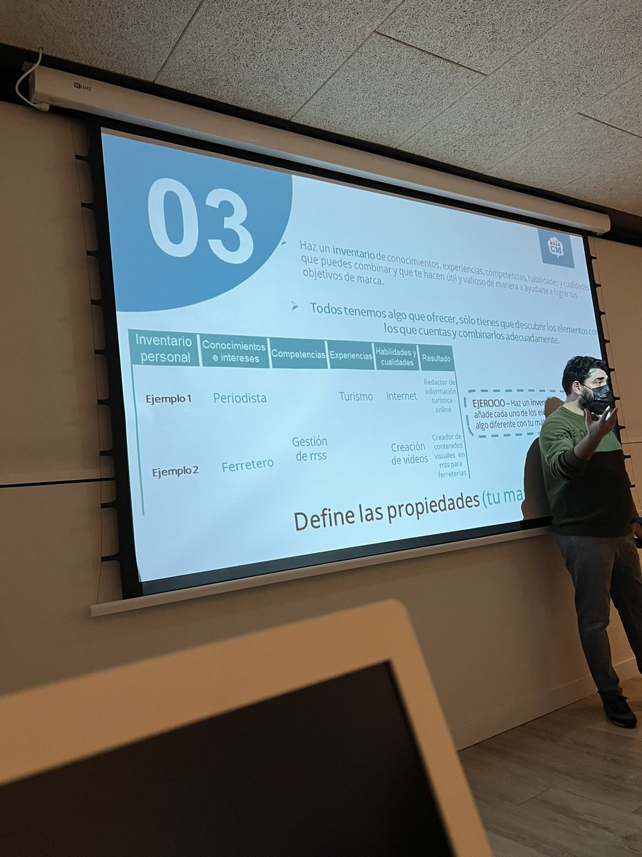 Interesante la clase sobre marca personal para definir tus objetivos y posicionarte en el mundo digital 📊🚀 <a href="/aulaCM/">Aula CM - Escuela de Comunicación y Marketing</a> <a href="/cinacio06/">Cláudio Inácio</a> #equipo228 #aulaCM #madrid #Marketing