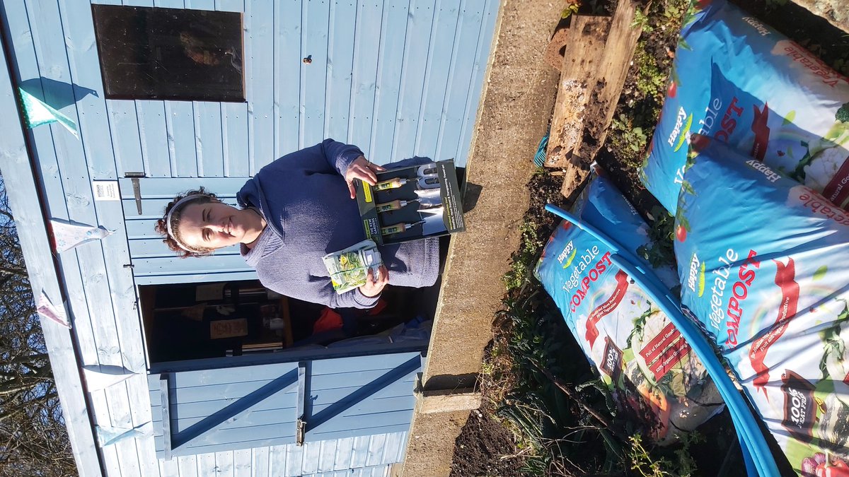 local_plot's tweet image. Lovely to see groups starting to come back to the allotment.@ActforAction1 Steph Battersby 💚