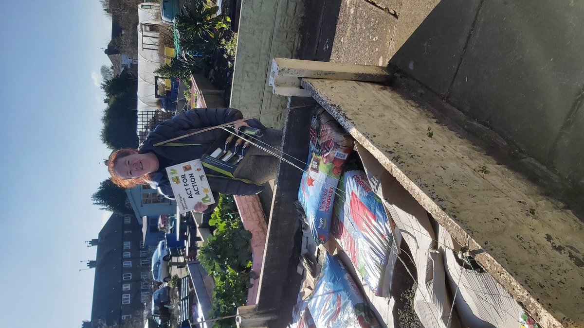 local_plot's tweet image. Lovely to see groups starting to come back to the allotment.@ActforAction1 Steph Battersby 💚