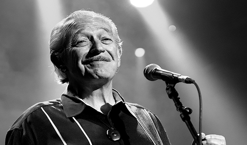 'The harmonica is the most voice-like instrument, you can make it wail, feel happy, or cry. It's like singing the blues without words.' Charlie Musselwhite
#blues #BluesMusic #bluesharp #harmonica #CharlieMusselwhite #theblues #MusicArtist