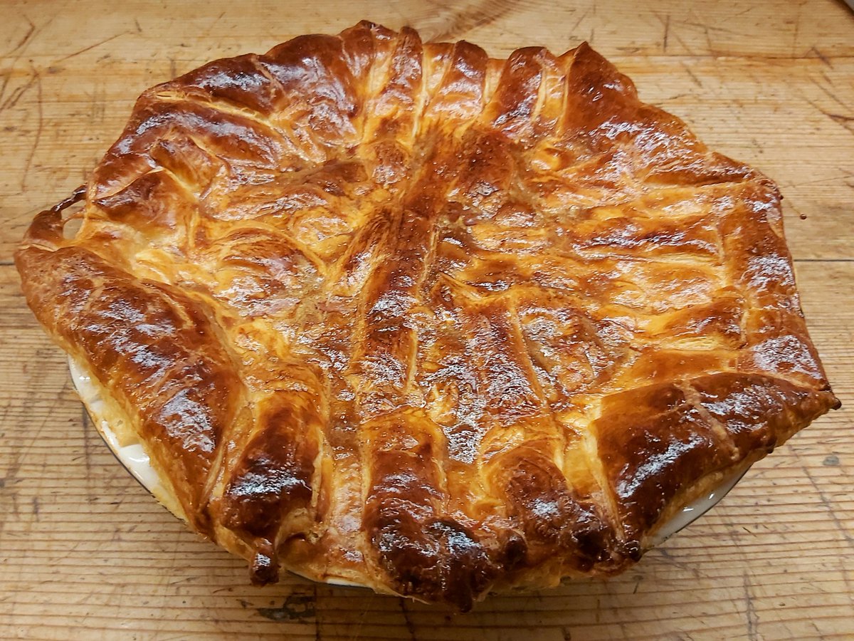 DerScholz's tweet photo. Manchmal braucht man einfach Pie #Zeitenwende 
Hähnchen Pie mit Chili
#saulecker https://t.co/1CHcy3J7zS