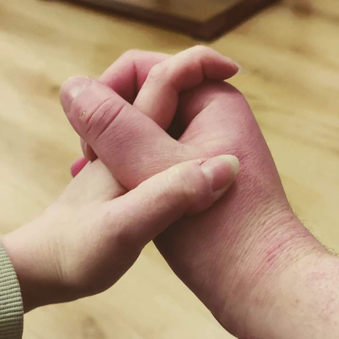 Na een bizarre reis van ruim 108 uur (4,5 dag) is Anastasiia vanmiddag veilig uit Oekraïne in Nederland aangekomen. Blij om veilig bij elkaar te zijn, maar enorm verdrietig om wat er allemaal in haar land gebeurt. 

Deze zinloze oorlog móet stoppen. #StandWithUkraine! 🙏