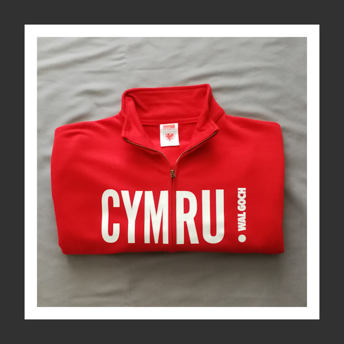 Walgoch2016's tweet photo. COMPETITION TIME! Our unisex Wal Goch 'Home' &amp; 'Away' t-shirts plus 'Cymru' track tops are available from https://t.co/OTrgsLhPci - free delivery on all orders. Retweet &amp; Follow by midnight Sunday 20th March - there's a Cymru track top up for grabs. Winner announced March 21st.🏴󠁧󠁢󠁷󠁬󠁳󠁿 https://t.co/GBV4FRToHg