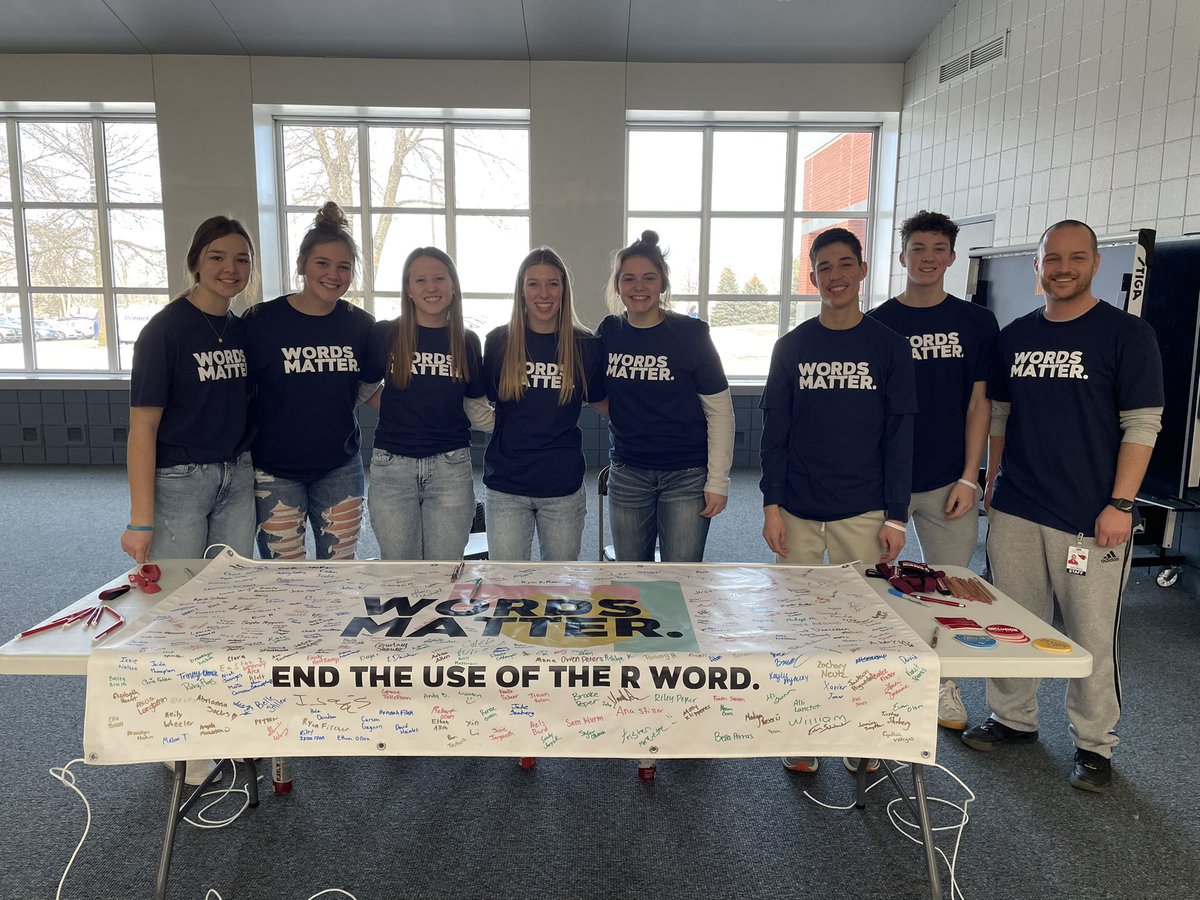 MrGarciaPE's tweet photo. What an amazing group of students I get to work with from Annandale High School!  They did an amazing job with the #SpreadTheWord campaign today.  They’ve been working so hard to unifying their school. #WordsMatter @SOMinnesota @SOMN_Nick @AnnandaleCards @ISD876 @adaleadvocate https://t.co/qBLnnxCCwe