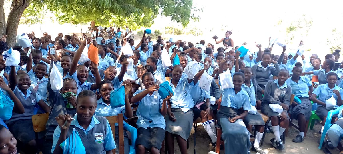 Yesterday,kilifi mums distributed Reusable sanitary pads and pants to 800 school girls in mekatilili wa menza secondary school and malanga pry school, special thanks to@zana Africa for a generous donation#Endperiodpoverty
Asante <a href="/ZanaAfrica/">ZanaAfrica</a>