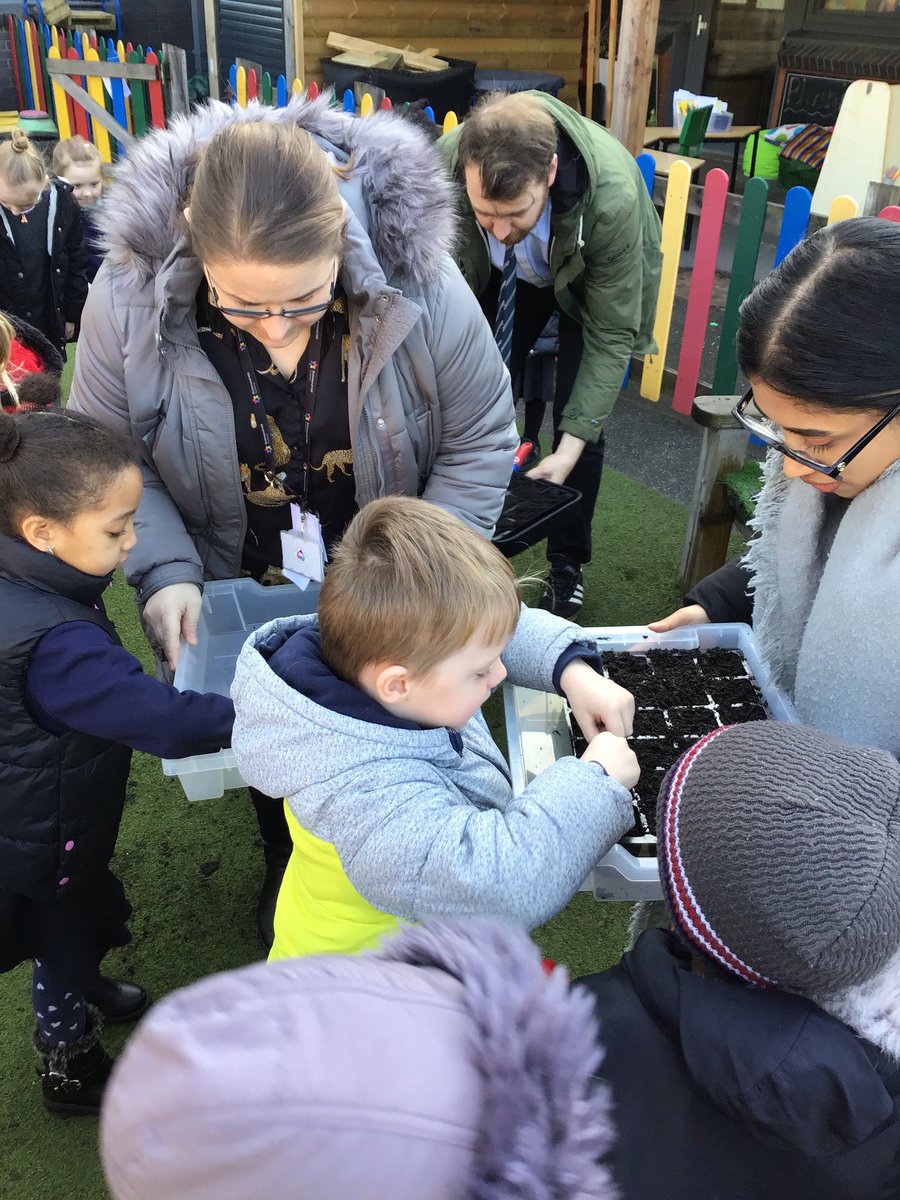 RHALeeds_EY's tweet photo. Planting 🪴 with Mr Rogers! This term the children are learning about growing and seasonal changes. Today, we planted our own sunflowers and discussed the process to do so! We will now watch these grow over the next few weeks and then plant them in our forest school. https://t.co/9GZiv7njUA