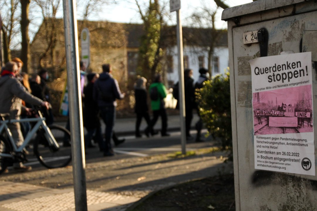 antifa_linke's tweet photo. Wir haben einen Kurzbericht zu den Protesten am vergangen Samstag gegen Querdenken veröffentlicht. 

Zum Bericht:
https://t.co/aboc6kQ5c2

#Bochum #nonazisbo #Bo2602 #Antifa #Verschwoerungsmythen #Verschwoerungstheorien #Antisemitismus https://t.co/Ga8BPThfrs