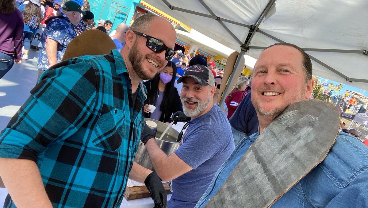Caliman8's tweet photo. We had a blast at the Boardwalk Chowder Cook-off!
Thank you Jason …you are a champ!💪🏼🙏
Of course we used #bakersbacon !
Topped with Lemon Herb Crumbalata and Tabasco Pearls
#theclubatpasadera https://t.co/BodYASZib5