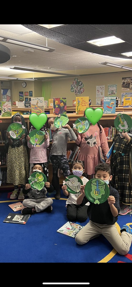 LibEricksen's tweet image. At school 5 we celebrate Read Across America Day all week! 📚💚 My first graders really enjoyed making their own green eggs and ham. 🖍🎨 @RCSDsch5 @NYBookDr @RCSDLibraries #ReadAcrossAmerica #readingROCs #schoollibrary