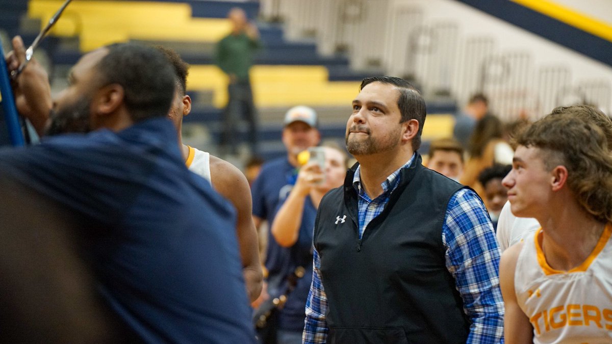 STPTigerHoops's tweet photo. Our leader, our visionary, our Coach Andrew Page voted 25-6A
Coach of the Year!!!
We thank you Coach and we praise you highly for all you do for the community and student athletes you serve! ๐
๐ https://t.co/hpYrvZJ5zi