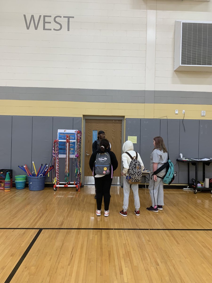 jcityTNschools's tweet photo. @SHHS_JCS students visited @Fairmont_JCS last week to speak with students about the importance of good attendance, being respectful and being on time. We love it when our HS students are able to go back to share their wisdom w/ our younger students

#WeAreAllTopper #TopperTuesday https://t.co/zE5dqN4AD5