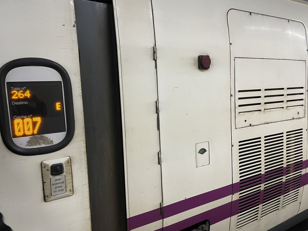 Anada i tornada amb <a href="/Renfe/">Renfe</a>  a València, que feia temps que no feia i recordant  la vergonya que suposa que l’Estat amb més kilòmetres d’Alta Velocitat del món encara tingui un servei tan lent i antiquat entre aquestes dues ciutats amb tants vincles i interessos compartits .