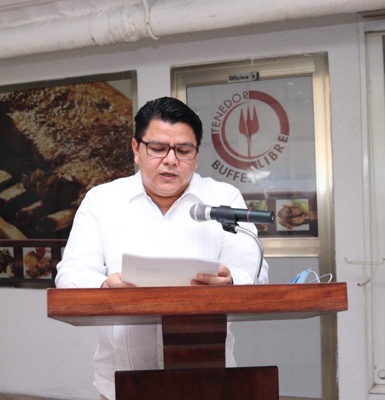 AmprofecTabasco's tweet photo. Felicitamos al ING Fernando Naranjo Broca por su nueva encomienda como Presidente de @CMIC_Tabasco, le deseamos muchos éxitos en beneficio de sus agremiados, en #Amprofec #Tabasco estamos seguros de ello. Un abrazo de Lic. Luis Corvera coordinador estatal de @AmprofecTabasco https://t.co/TKrYM0c9Y5