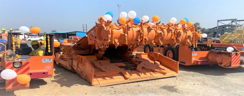 im_mining's tweet photo. .@KomatsuMining partnered with @AdityaBirlaGrp's @UltraTechCement to introduce a #lowseam & #midseam Joy #continuousminer package in a privately owned #coal block for captive mining at #Bicharpur mines, #MadhyaPradesh. The CM recently made its first cut https://t.co/pzHtl7xAVR https://t.co/a89ayOdCwS