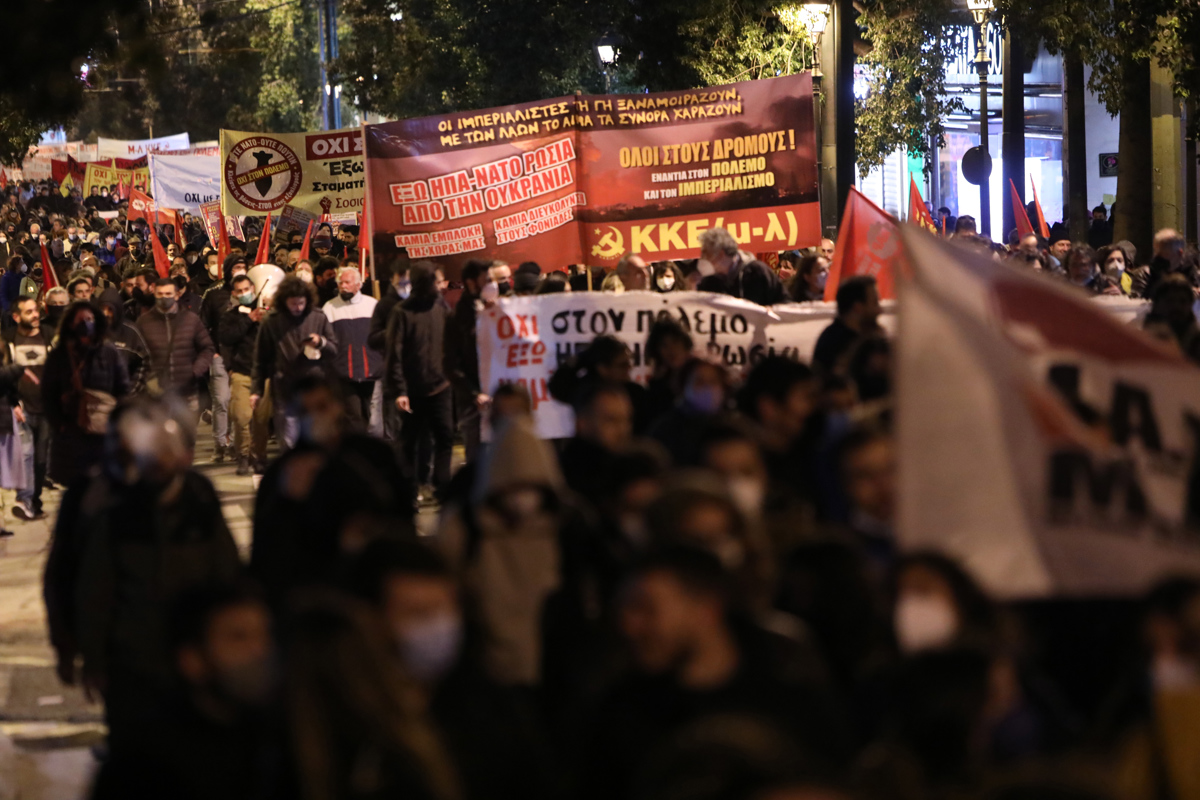 el_carabobeno's tweet photo. #1Mar | Protestas en rechazo a la guerra de Rusia contra Ucrania este martes, en diferentes ciudades del mundo: 

- San Petersburgo, Rusia. 

-Atenas, Grecia. 

-Milán, Italia. 

-Sintra, Portugal. 

(Fotografías: EFE) https://t.co/dugpGqewZL