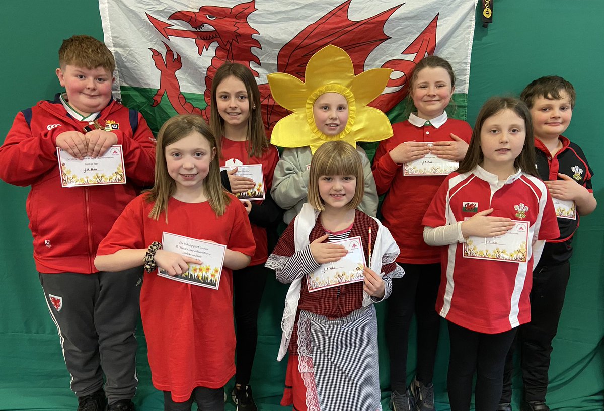 YnysowenPrimary's tweet photo. Llongyfarchiadau to our St David’s Day winners in Year 4/5! Well done to everyone for making a great effort 🏴󠁧󠁢󠁷󠁬󠁳󠁿 🌟 https://t.co/qPacADD9wH