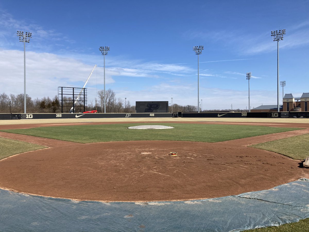 PUSportsTurf's tweet photo. 1st day outside working on @PurdueSports fields again🌞😁 Growth blankets off baseball infield, soccer & ftball stdm plus skin tarps off baseball & softball dirt. Even got a roll & nail drag in. 🙏 the Spring weather sticks around in West Lafayette…🤞@FieldExperts #blanketswork https://t.co/QgWIBzDYVW