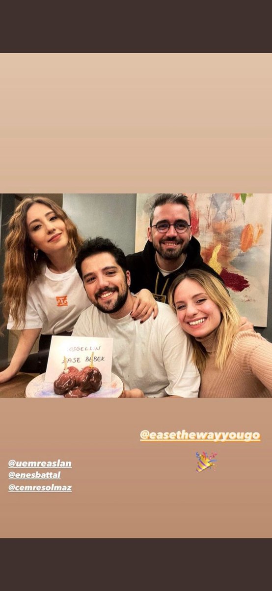 ozgexcs's tweet image. mutlu aile tablosuuu maiallahınızı nazar boncuğunuzu eksik etmeyin 🧿🧿💙🦋